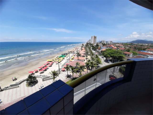 Apartamento à venda com 2 quartos, sendo 1 suíte,  em Vera Cruz, Mongaguá, SP