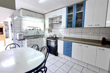 Sobrado à venda com 3 quartos, sendo 1 suíte, em Alto da Boa Vista, São Paulo, SP