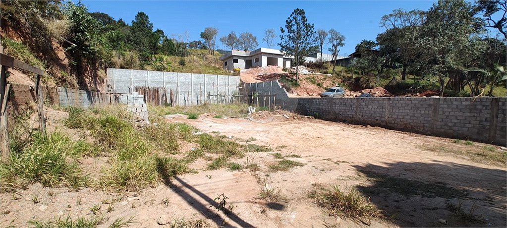 Terreno em Atibaia com 681 metros, pronto para construir, excelente localização, aceita financiamento