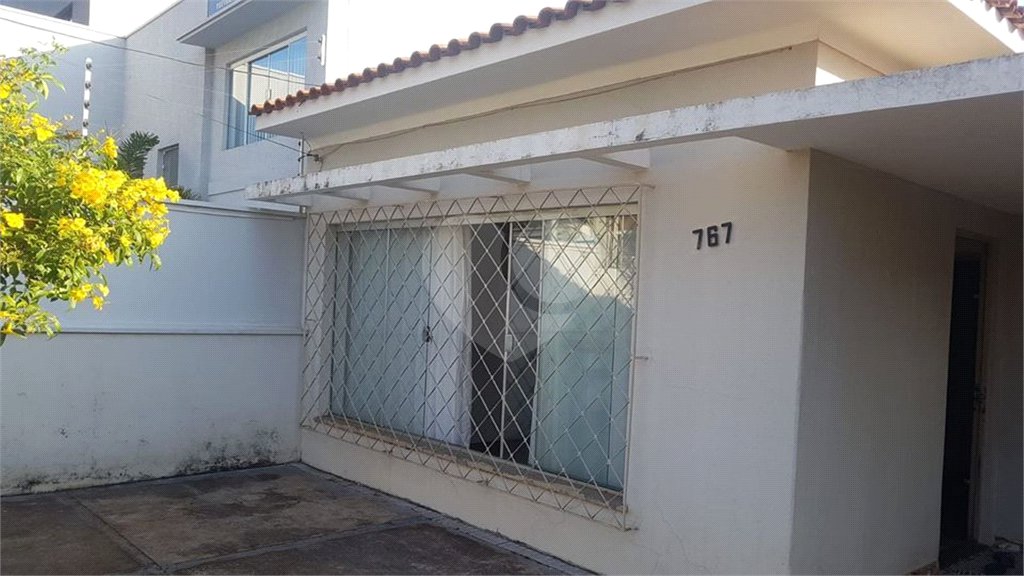 Casa térrea para venda em Araraquara/SP.