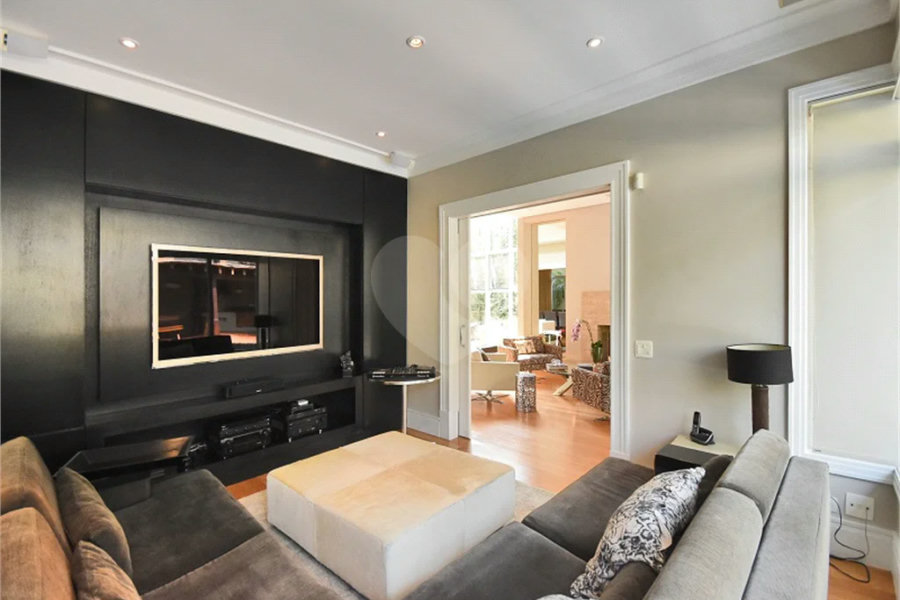 Casa impecável em terreno de 546m2