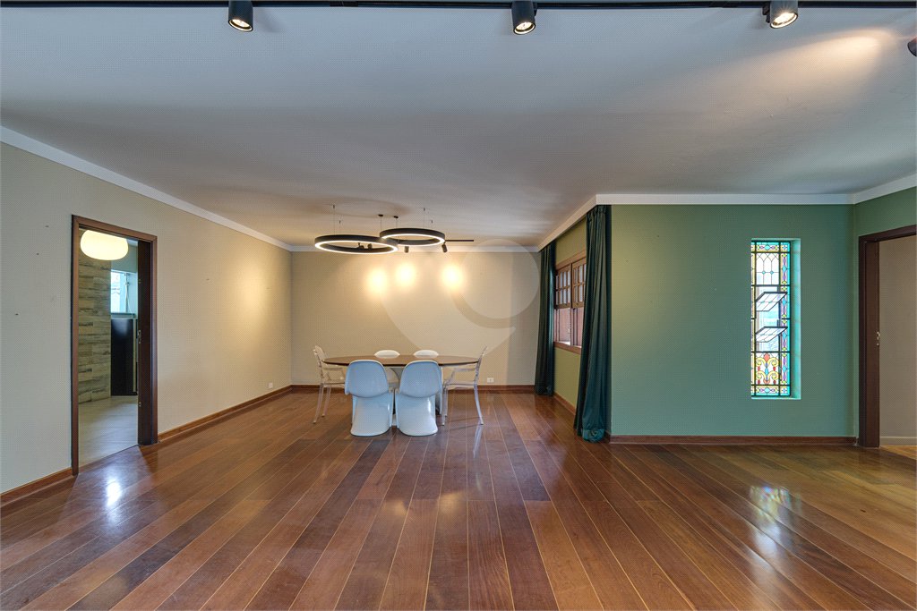 Sobrado à venda com 4 quartos, sendo 2 suítes, em Brooklin Velho, São Paulo, SP
