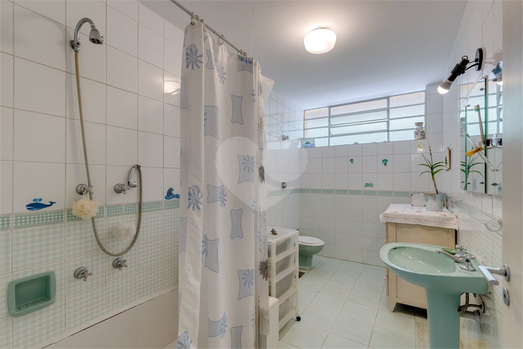 Casa Térrea à venda ou para alugar com 5 quartos, sendo 2 suítes,  em Jardim Prudência, São Paulo, SP