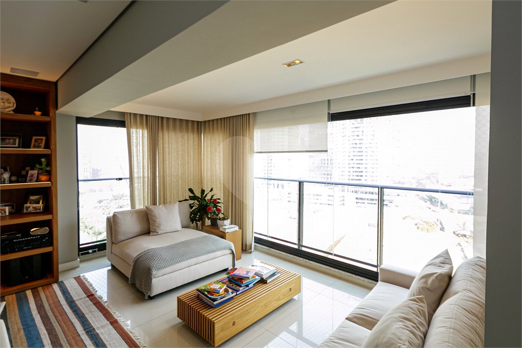Apartamento à venda com 3 suítes em Brooklin, São Paulo, SP
