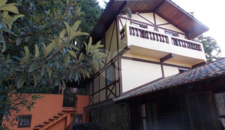 Sobrado à venda com 6 quartos, sendo 4 suítes,  em Parque Petrópolis, Mairiporã, SP