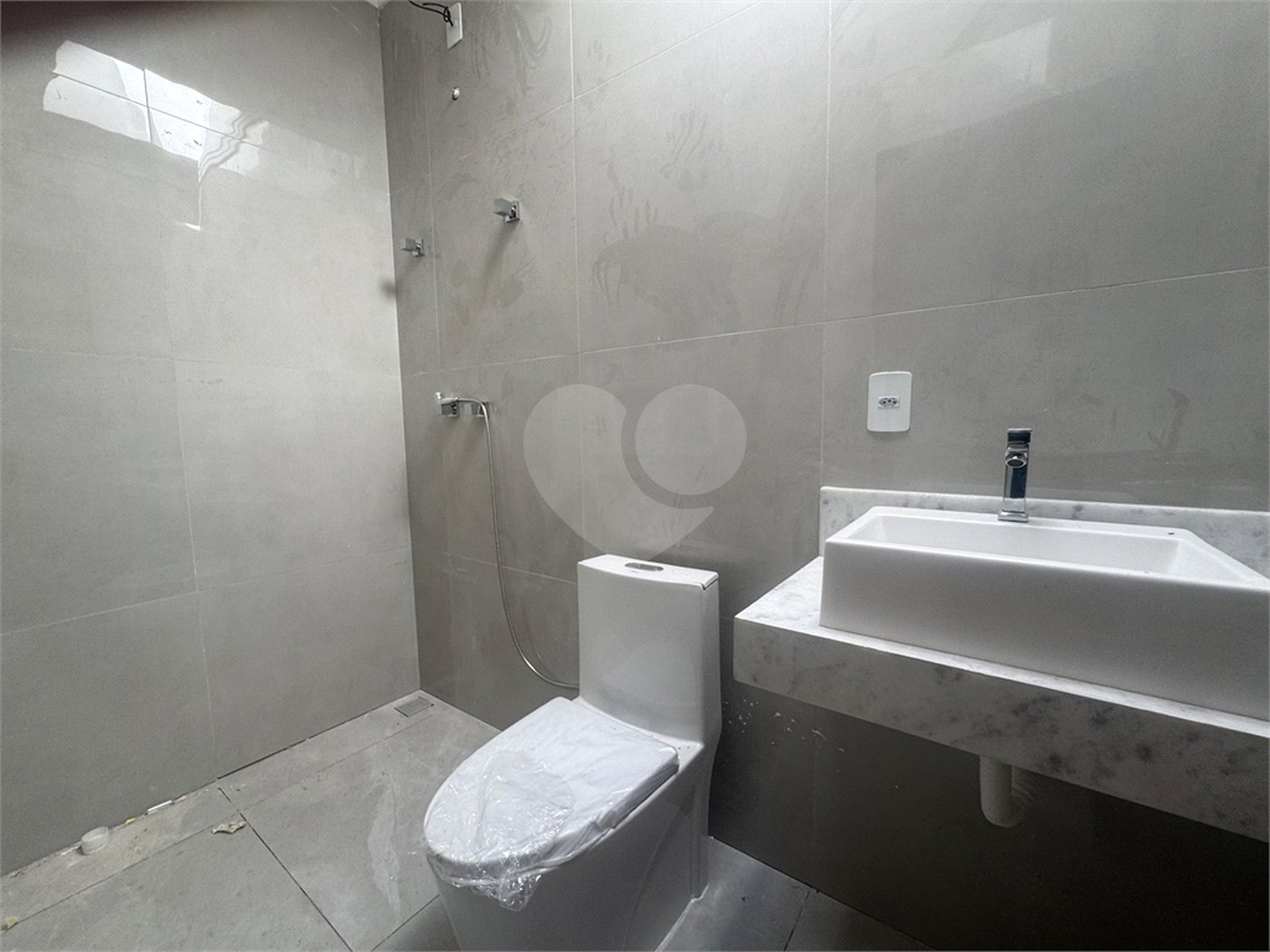 Casa à venda com 3 quartos, sendo 1 suíte, no condomínio Residencial Villagio Wanel, Sorocaba - SP