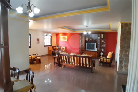Casa à venda com 4 quartos, sendo 1 suíte, em Bangu, Rio de Janeiro, RJ