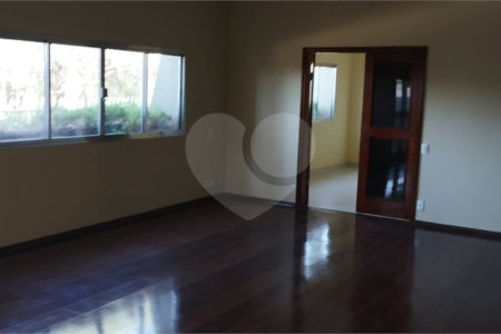 Casa à venda com 4 quartos, sendo 3 suítes,  em Vila Maria, Itapetininga, SP