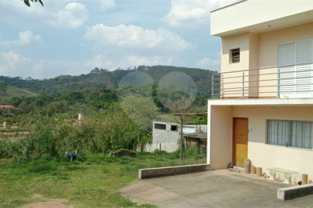 Sobrado à venda com 4 suítes no Centro, Bom Jesus dos Perdões, SP