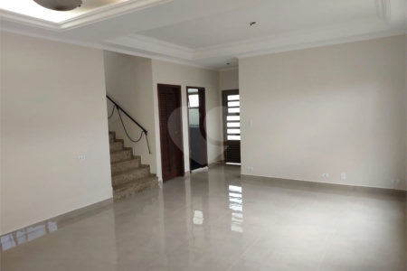 Sobrado à venda com 3 quartos, sendo 1 suíte,  em Jardim Regina, Indaiatuba, SP