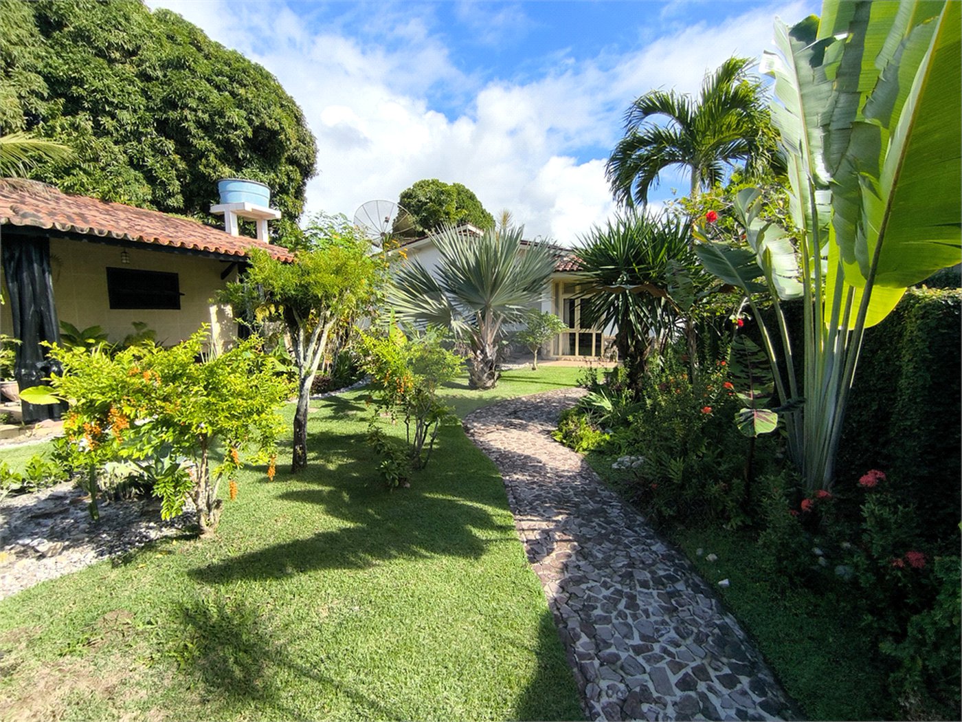 Casa à venda com 4 quartos, sendo 2 suítes, no Centro, Santa Cruz Cabrália, BA