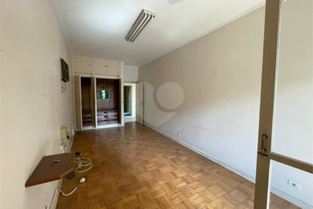 Sobrado à venda com 4 quartos, sendo 1 suíte, em Vila Congonhas, São Paulo, SP