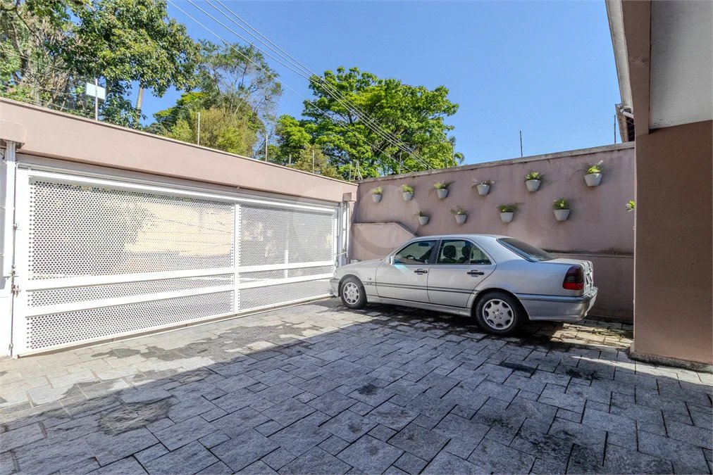 Casa à venda com 3 quartos, sendo 1 suíte, em Alto da Boa Vista, São Paulo, SP