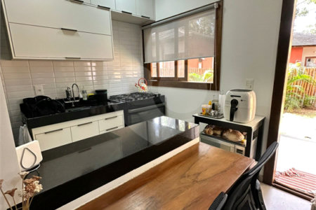Casa à venda com 2 quartos, sendo 1 suíte, no Centro / Arraial D'ajuda, Porto Seguro, BA