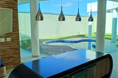 Casa à venda com 3 suítes no condomínio Figueira Garden, Atibaia - SP