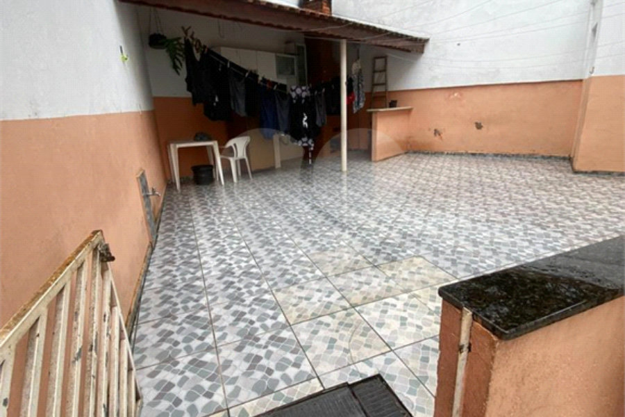 Casa à venda com 3 quartos, sendo 2 suítes, no condomínio Ibarra, São Paulo - SP