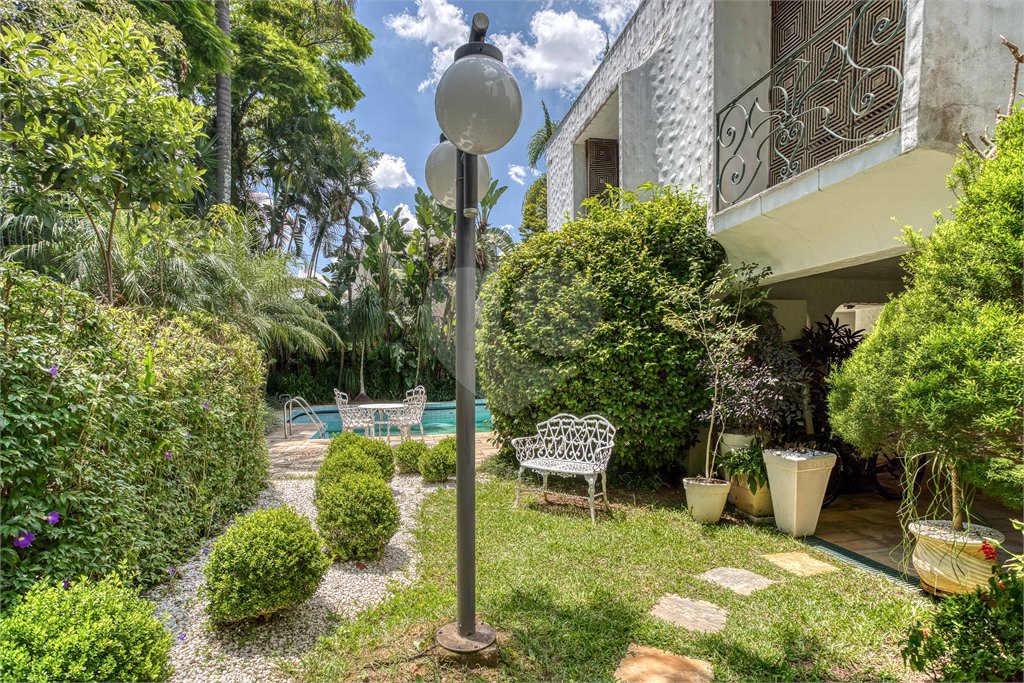 Casa Térrea à venda com 4 suítes em Jardim Cordeiro, São Paulo, SP