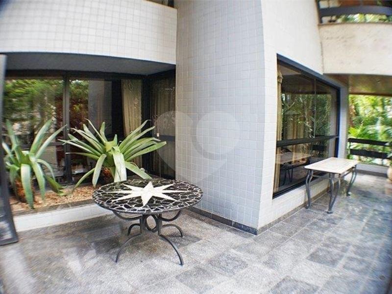 Apartamento à venda ou para alugar com 4 suítes em Moema, São Paulo, SP