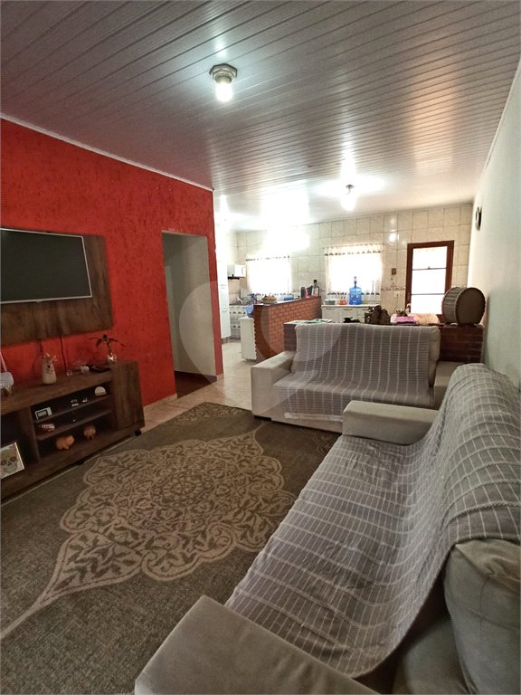 Chácara à venda com 3 quartos, sendo 1 suíte, em Vale das Flores (canguera), São Roque, SP