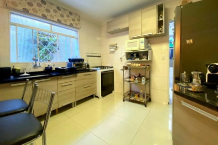 Sobrado à venda com 3 quartos, sendo 1 suíte, em Jardim Sarah, São Paulo - SP