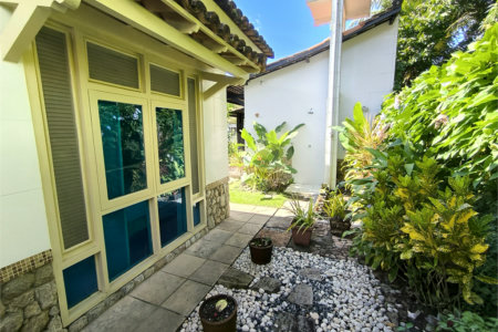Casa à venda com 4 quartos, sendo 2 suítes, no Centro, Santa Cruz Cabrália, BA