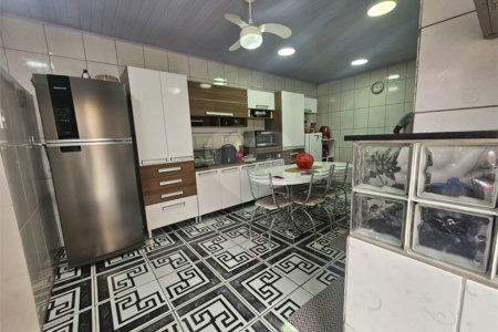 Sobrado à venda com 3 quartos em Vila Maria de Maggi, Suzano, SP