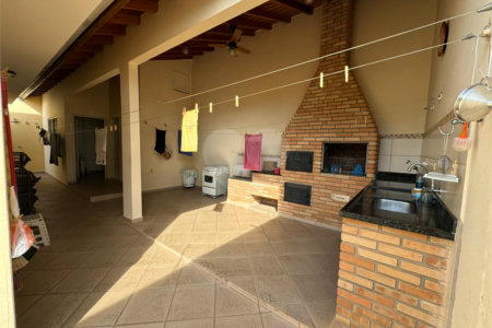 Casa à venda com 4 quartos, sendo 1 suíte, em Vila Henrique, Salto, SP