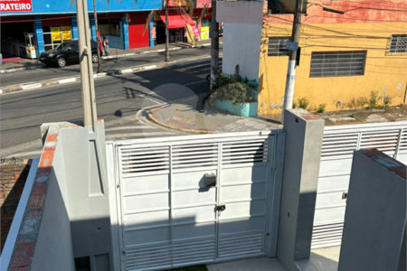 Sobrado à venda com 3 quartos, sendo 1 suíte, em Calmon Viana, Poá, SP