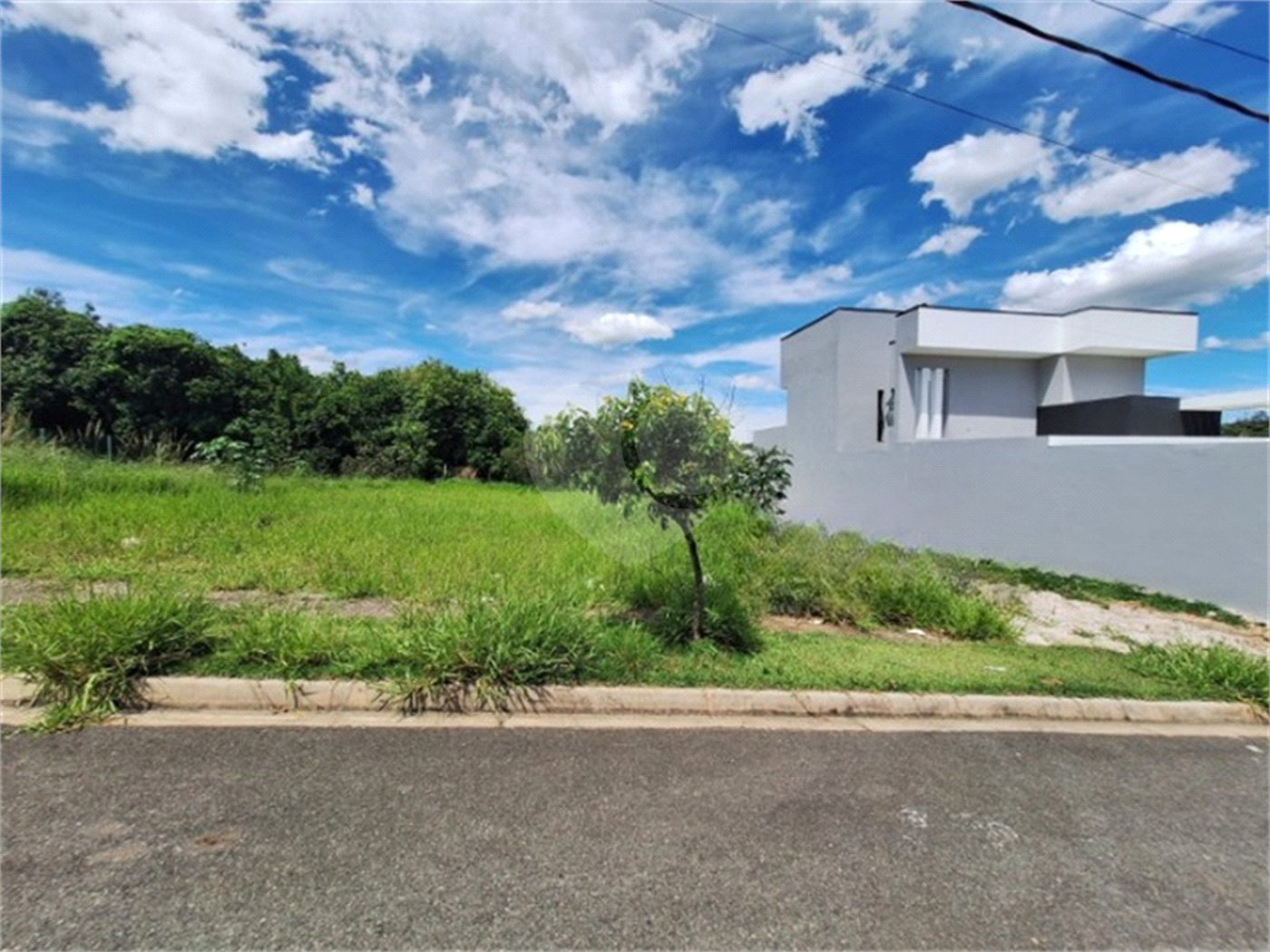 Terreno à venda com 1 suíte em Pinheirinho, Vinhedo, SP