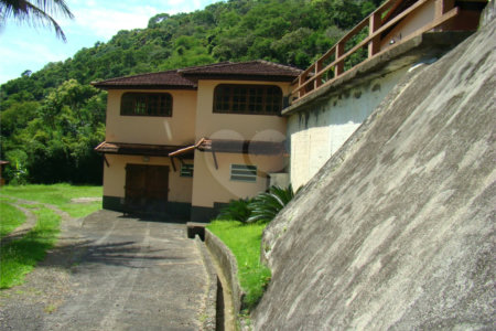 Fazenda à venda com 7 quartos, sendo 3 suítes, em Professor Souza, Casimiro de Abreu, RJ
