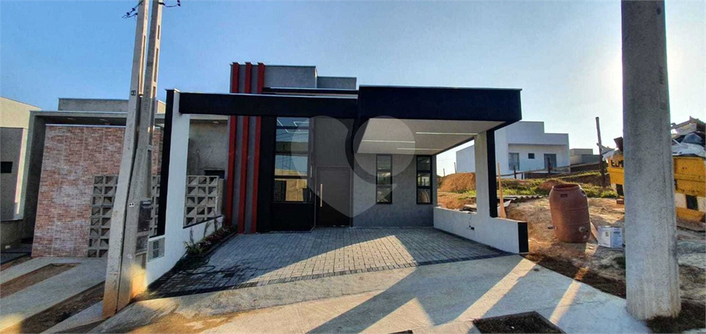 Casa à venda com 3 quartos, sendo 1 suíte, no condomínio Horto Florestal Villagio, Sorocaba - SP