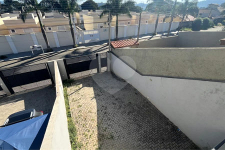 Sobrado à venda ou para alugar com 3 quartos, sendo 1 suíte, em Jardim dos Pinheiros, Atibaia, SP