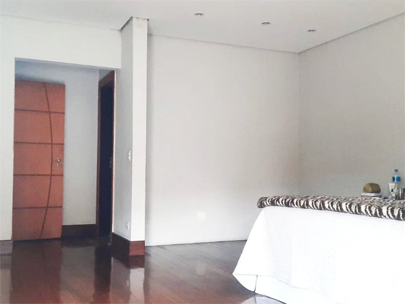 Sobrado à venda com 4 quartos, sendo 2 suítes,  em Bela Aliança, São Paulo, SP