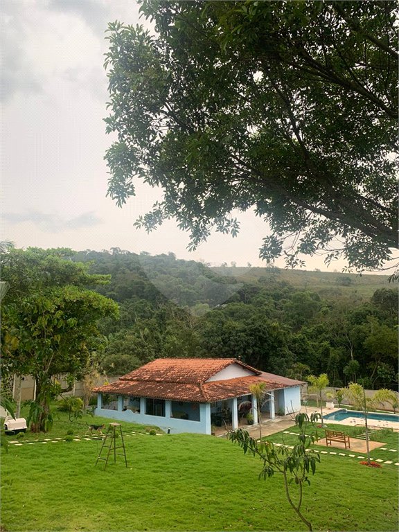 Casa à venda com 3 quartos, sendo 1 suíte, no condomínio Alpes Douro, Bom Jesus dos Perdões - SP