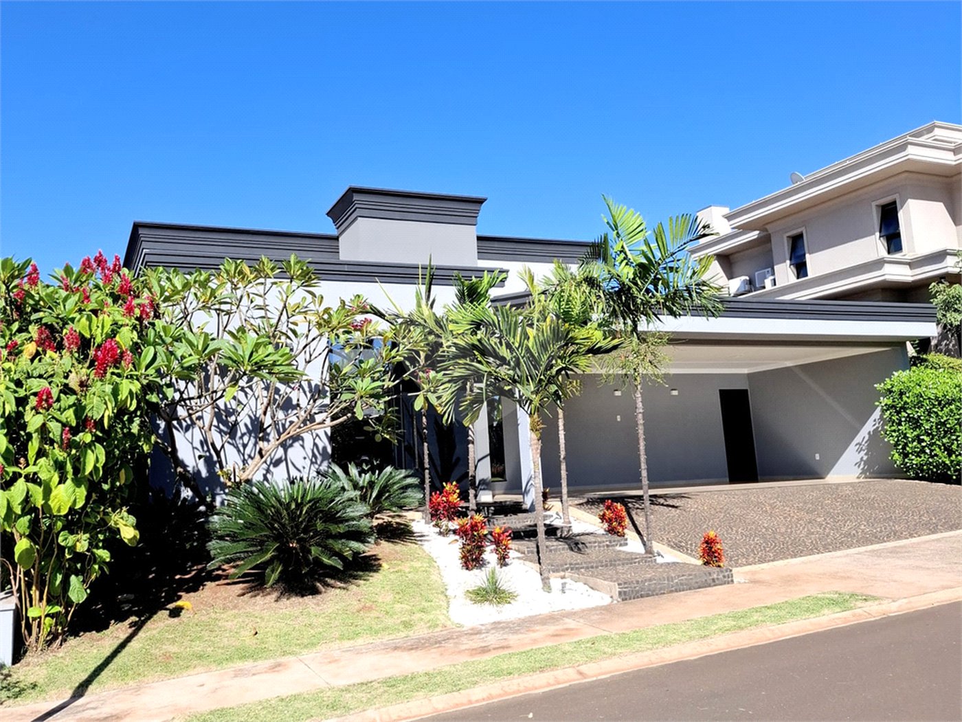 Casa à venda com 4 suítes no condomínio Quinta das Laranjeiras, Araraquara - SP