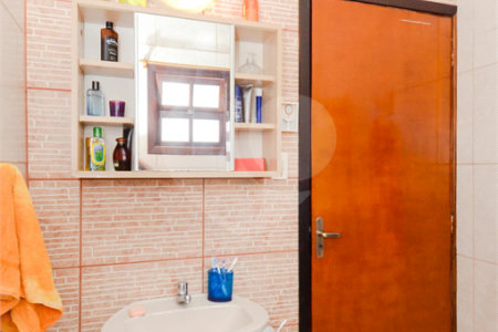 Casa à venda com 4 quartos, sendo 1 suíte, em Jardim Nova Taboão, Guarulhos, SP