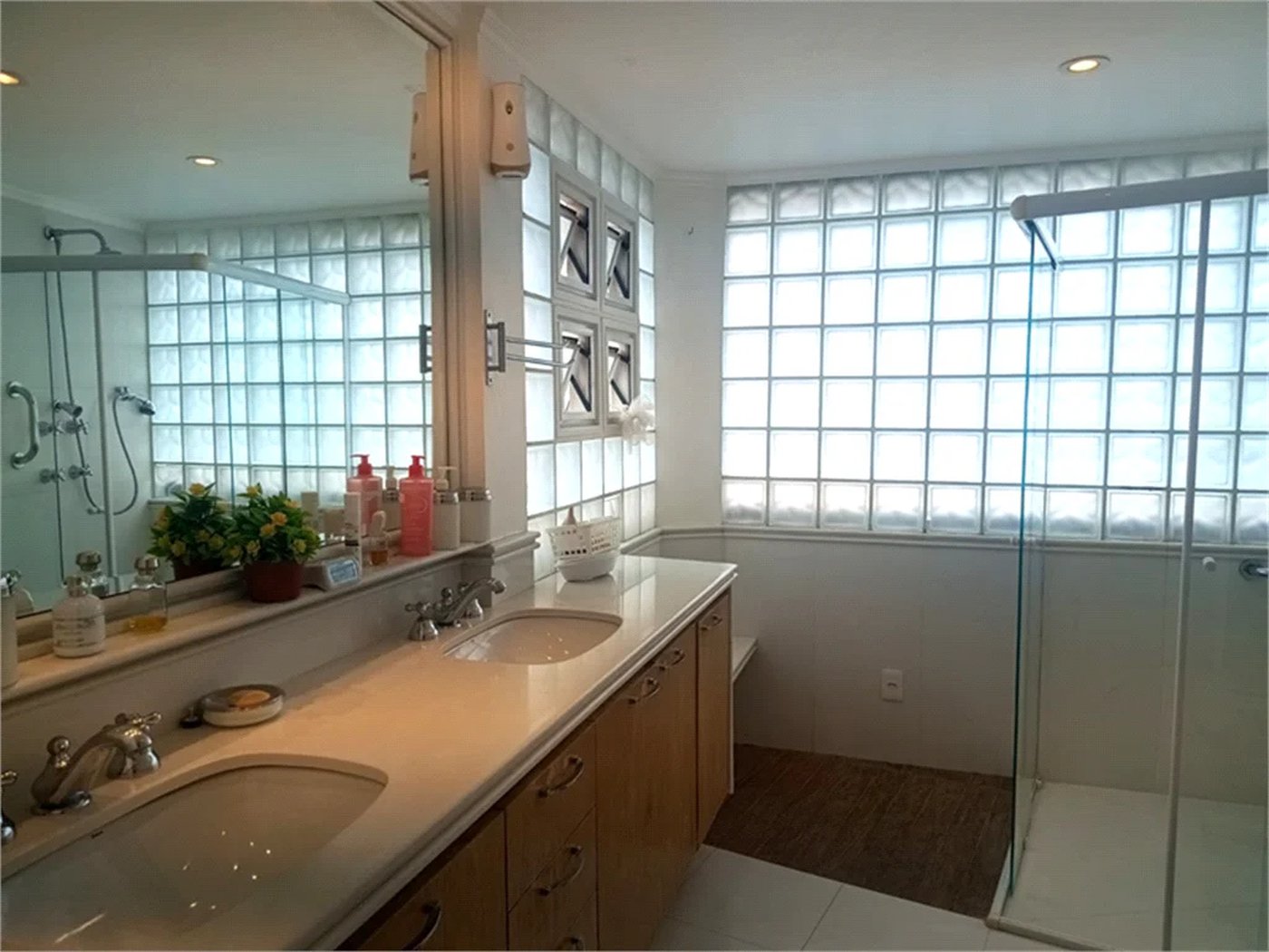 Apartamento à venda com 3 suítes em Vila Suzana, São Paulo, SP