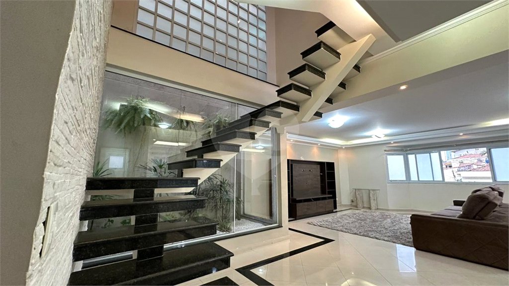 Casa à venda com 4 quartos, sendo 3 suítes, em Vila Galvão, Guarulhos, SP