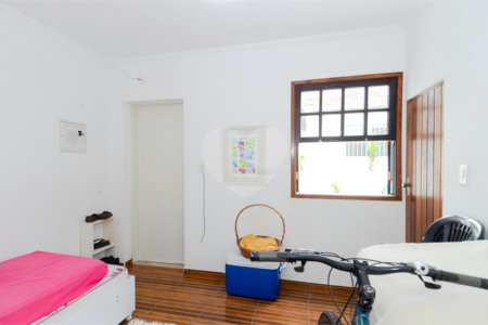 Casa à venda com 4 quartos, sendo 1 suíte, em Jardim Nova Taboão, Guarulhos, SP