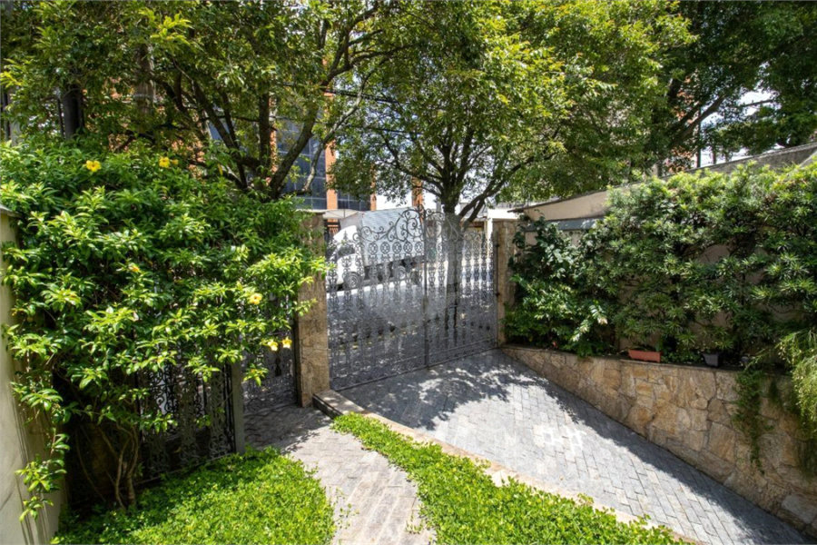 Casa à venda com 3 suítes em Vila Pereira Barreto, São Paulo, SP