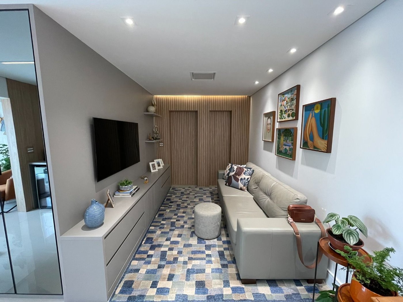 Apartamento 1 suíte com closet, 1 vaga demarcada, Embaré, Santos