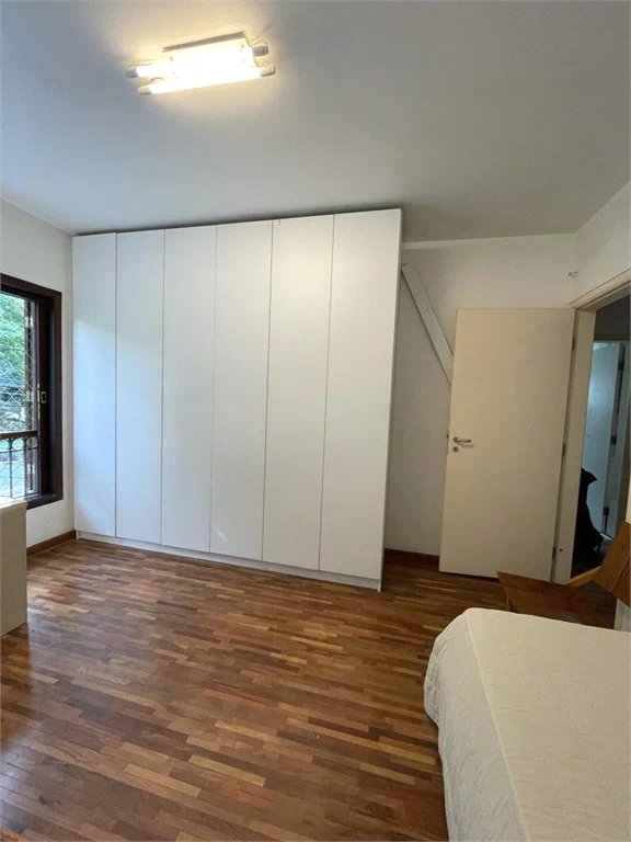 Casa à venda com 4 quartos, sendo 1 suíte,  em Vila Morumbi, São Paulo, SP