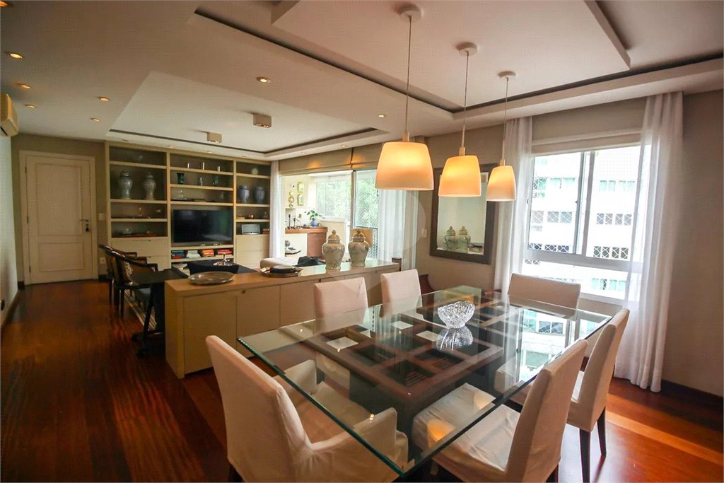 Apartamento à venda com 3 suítes em Real Parque, São Paulo, SP