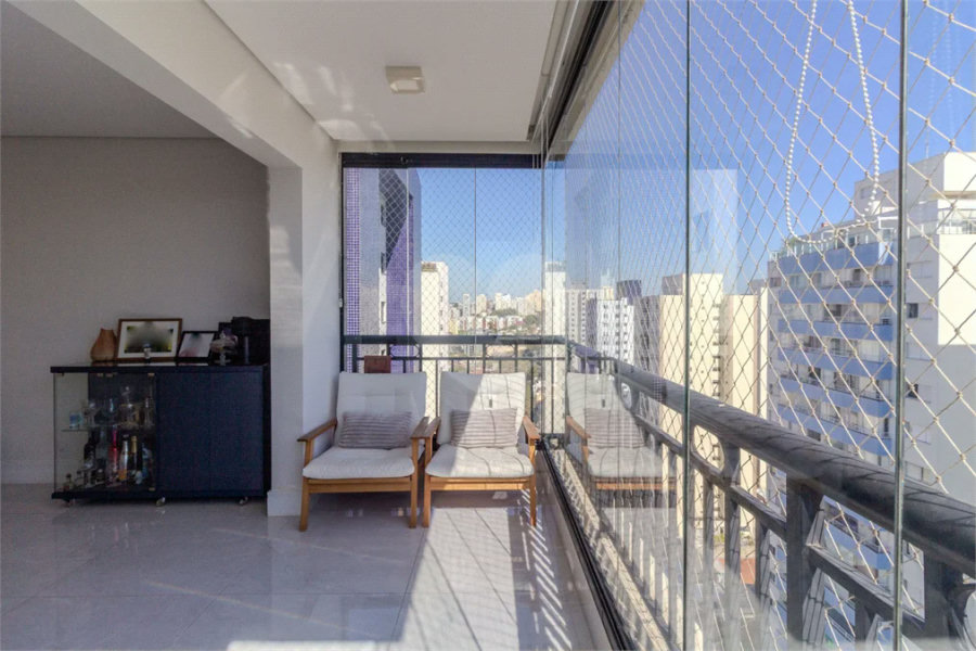 Apartamento à venda com 3 suítes em Vila Romana, São Paulo, SP