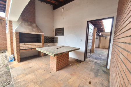 Casa à venda com 3 quartos, sendo 1 suíte, no Centro, Vinhedo, SP