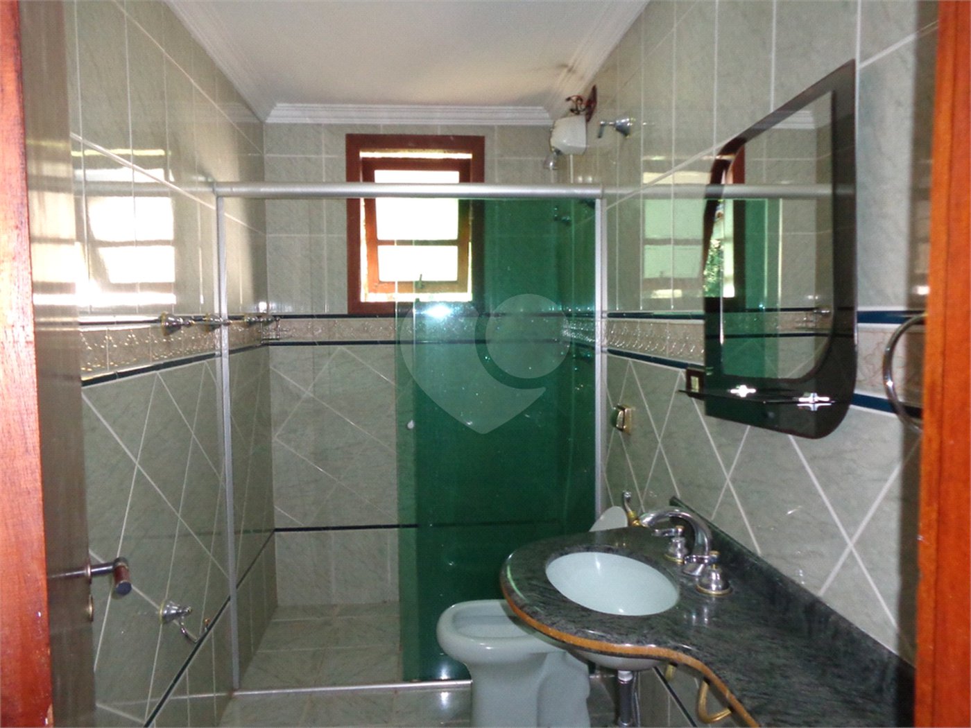 Sobrado à venda com 5 quartos, sendo 1 suíte, em Serra da Cantareira, Mairiporã, SP
