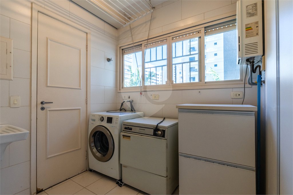 Apartamento à venda com 3 quartos, sendo 1 suíte, em Moema, São Paulo, SP
