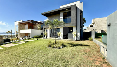 Casa à venda com 3 quartos, sendo 1 suíte, em Terras de Santa Cristina XIII Setor Marina, Paranapanema, SP