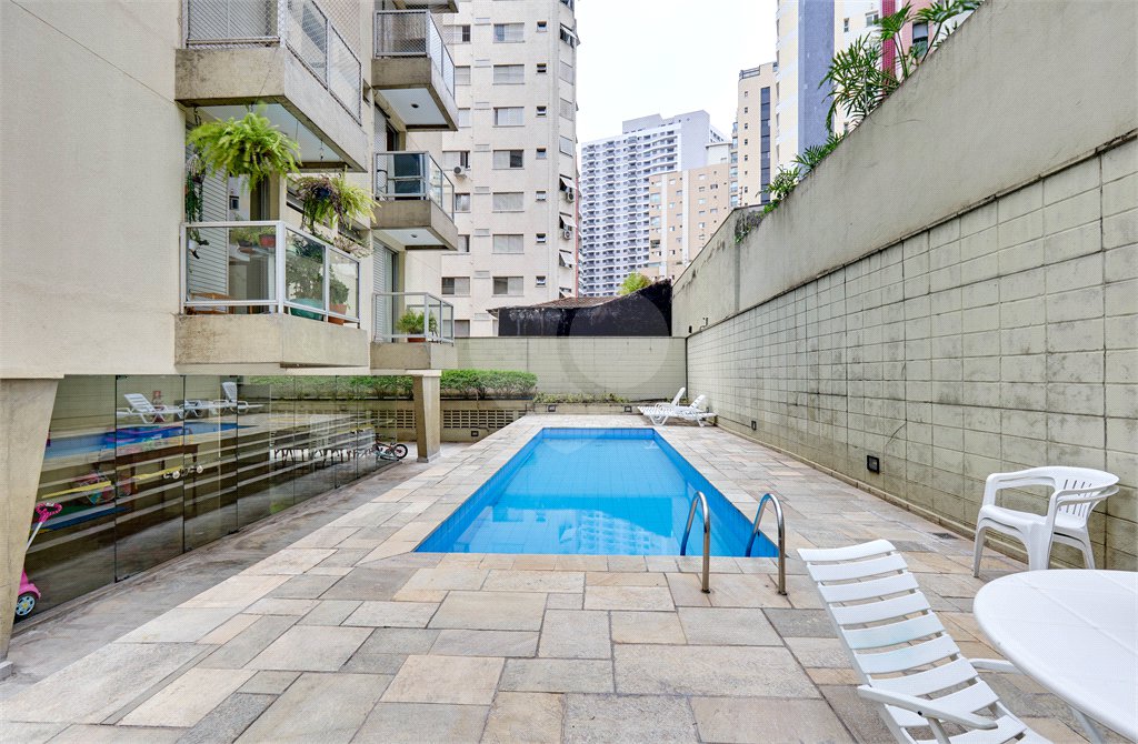 Apartamento à venda com 3 quartos, sendo 1 suíte, em Vila Olímpia, São Paulo, SP