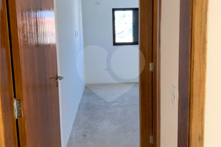 Casa à venda com 3 quartos, sendo 1 suíte, no condomínio Villa D'este, Cotia - SP